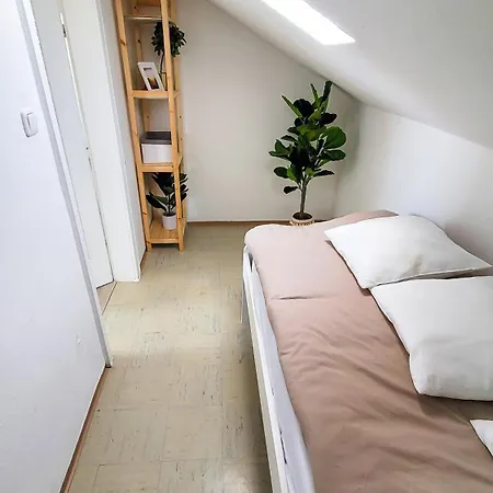 Dg R- Helle 40m2 2-zimmer Naehe Salzburg 아파트
